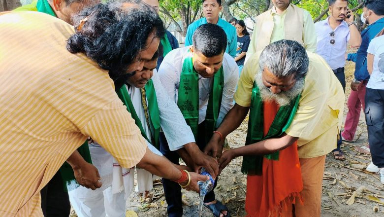 पुर्वमन्त्री राईद्धारा नयाँ वर्षको उपलक्ष्यमा बृक्षारोपण तथा शुभकामना प्रदान