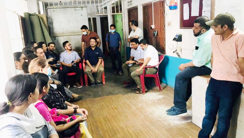 मेडिकल कलेजका आन्दोलनरत चिकित्सकले आधा दिनको काम छाडे, व्यवस्थापनले वास्ता गरेन