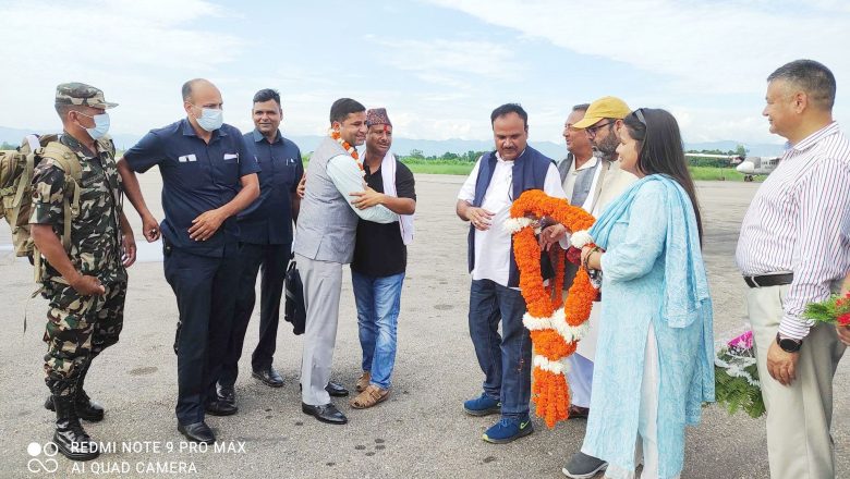 विकासको काममा प्रतिष्पर्धा गर्न मन्त्री राईद्धारा प्रतिष्पर्धीलाई चुनौती, गृहनगरमा भव्य स्वागत सम्मान