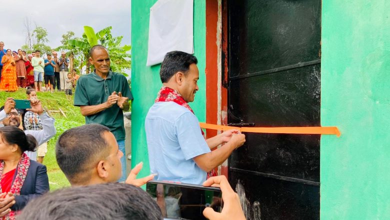युवा तथा खेलकुद मन्त्री अथकद्धारा बालापुरमा डिप ट्युववेल सिंचाई आयोजनाको उदघाटन