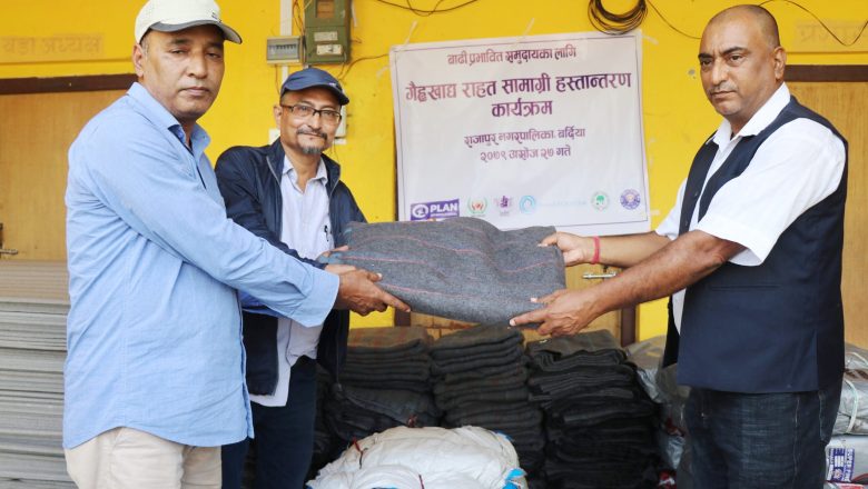 प्लान नेपालद्धारा बर्दियाका बाढीपिडीतलाई राहात वितरण