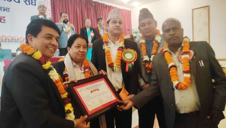 नेपालगञ्ज उद्योग वाणिज्य संघद्धारा वरिष्ठ पत्रकार खान सम्मानित
