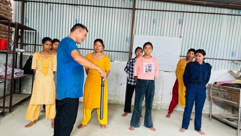 सिप परिक्षण परिक्षा दिंदै सिप विकास तालिम लिएका किशोरकिशोरीहरु