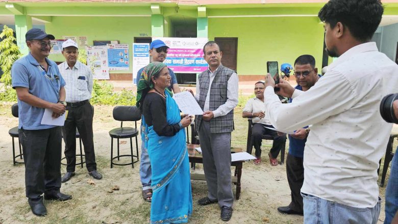 धनगढीका गर्मी प्रभावित अति विपन्न ५५ परिवारलाई खाद्यान्न बितरण