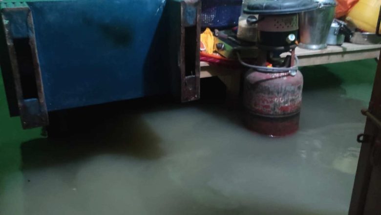 अबिरल बर्षाले नेपालगन्ज डुबानमा, सयौं घर र पसलमा पानी पस्दा स्थानीयलाई सास्ती