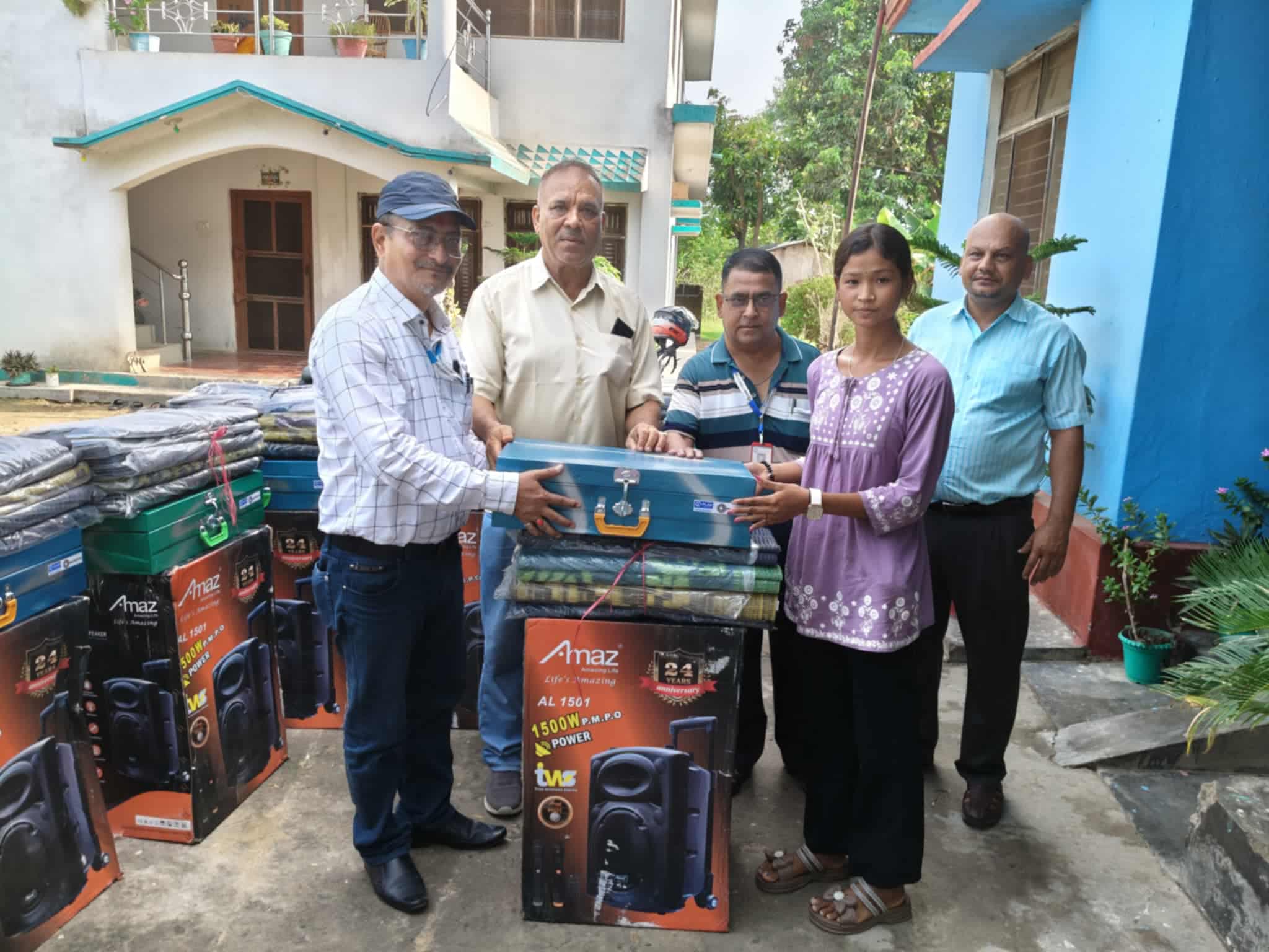 बर्दियाका तीन पालिकाका किशोरीहरुबीच सिकाई आदानप्रदान, अभियान संचालन गर्न सामग्री हस्तान्तरण