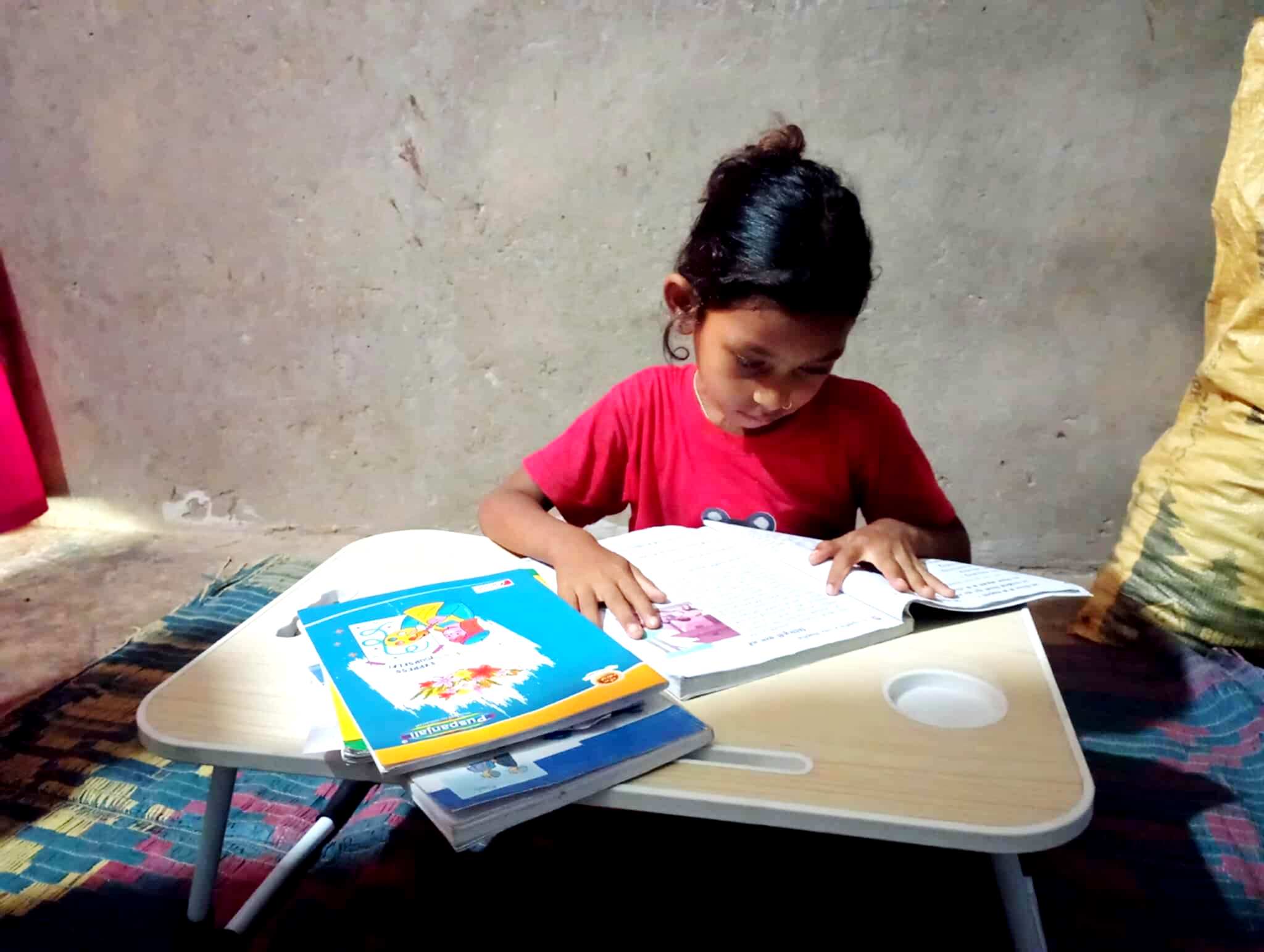 अभिभावक शिक्षाको प्रभाव ः बर्दिया मधुवनका अभिभावक धमाधम पढाइ कुनाको स्थापना गर्दै