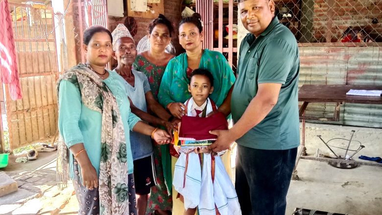 भुकम्पपिडित बालिकालाई समाजसेवी बिकद्धारा शैक्षिक सामाग्री सहयोग