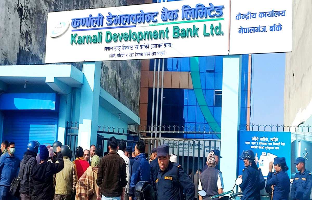 कर्णाली बैंक घोटालामा राय, मिश्र र ठकुरीलाई जेल पठाईयो, राष्ट बैंकका पूर्व कर्मचारी बस्नेतलाई धरौटीमा छोड्न आदेश