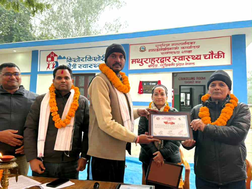 मधुवन र गुलरिया नगरपालिकामा किशोर–किशोरीमैत्री स्वास्थ्य सेवा भवन उदघाटनपछि हस्तान्तरण