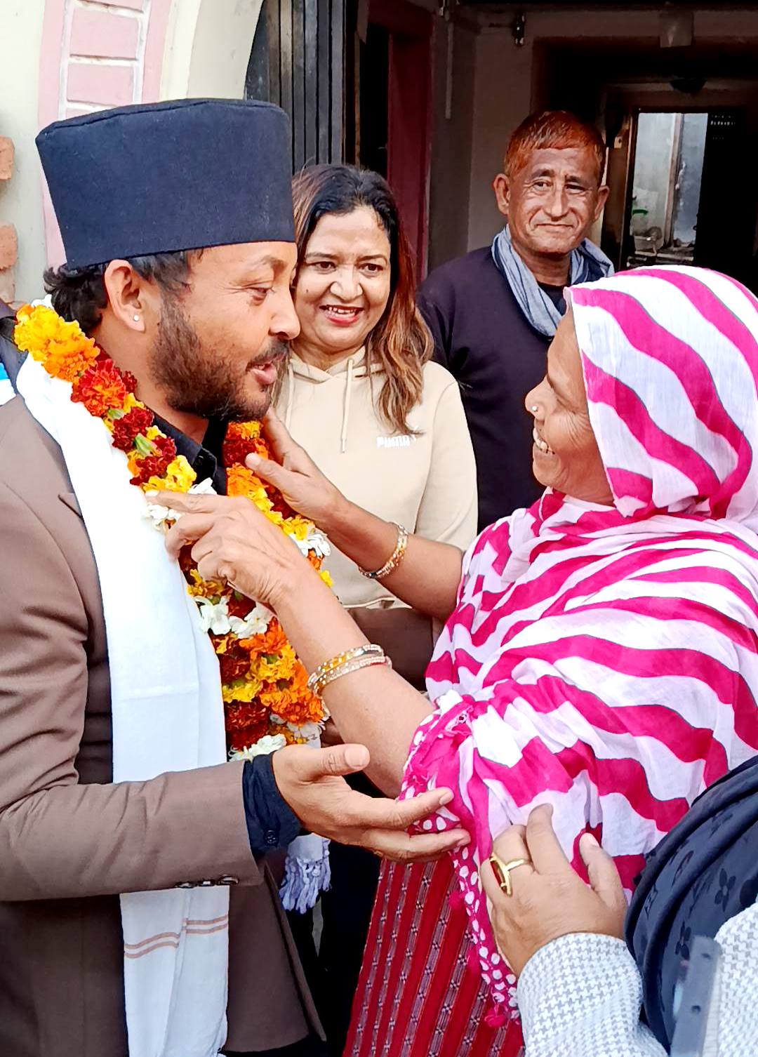 नेकपाका उम्मेदवार विष्टलाई नेपालगन्ज ७ मा जनताको घरदैलोमा भव्य स्वागत